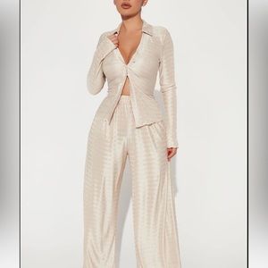 NWT‼️ Plisse pant set cream tan color